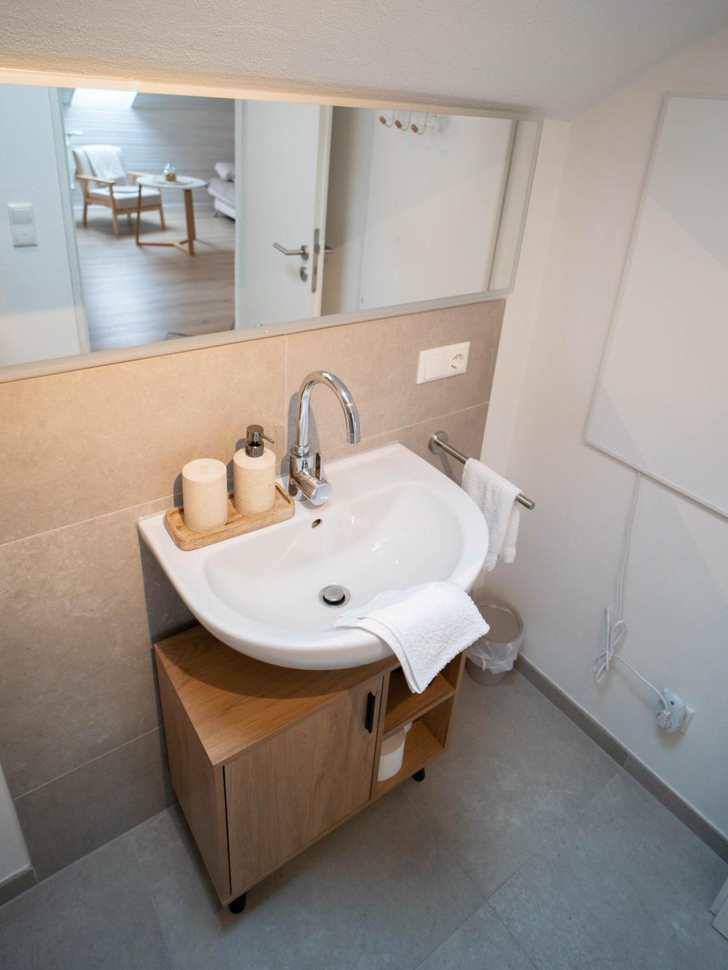 Charmantes Apartment Mit Balkon 민델하임 외부 사진
